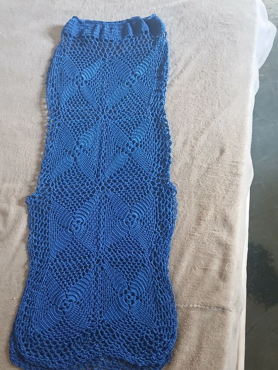 Saia azul peça produzida a mão no fio de algodão