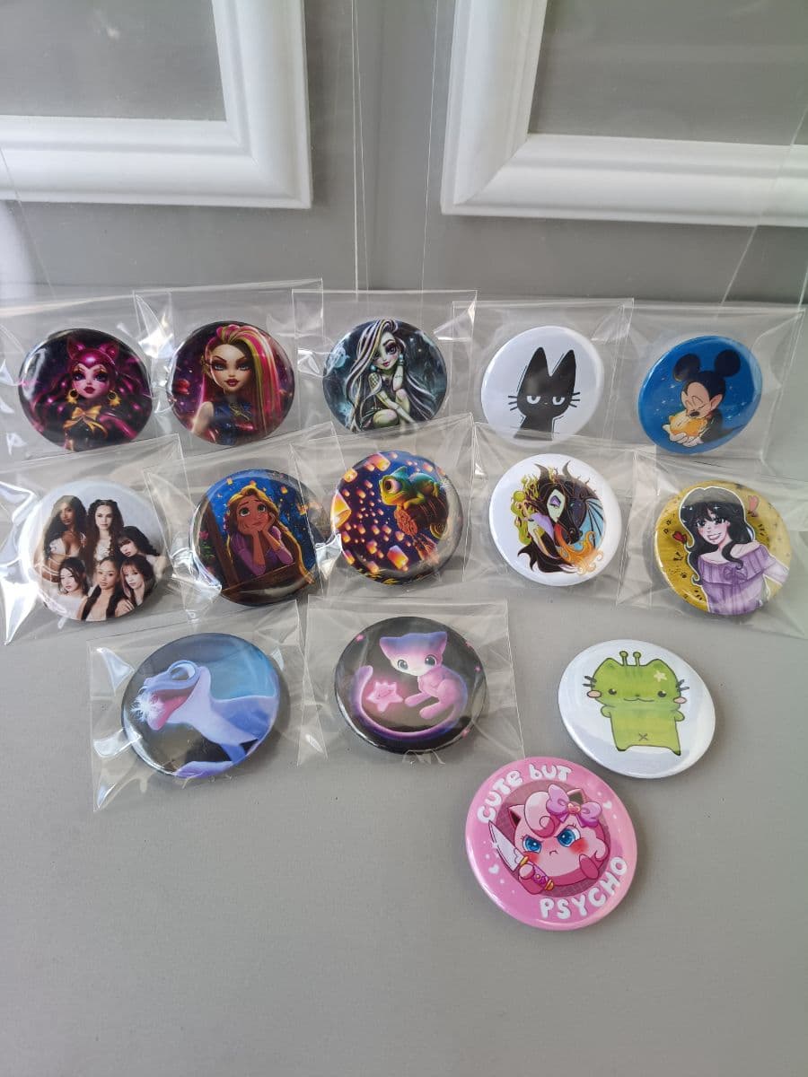 Bottons Broches personagens variados