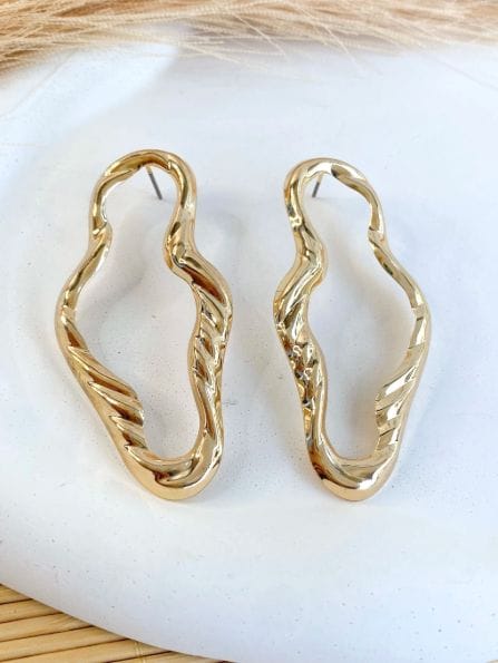 Brinco orgânico folheado a ouro 18k
