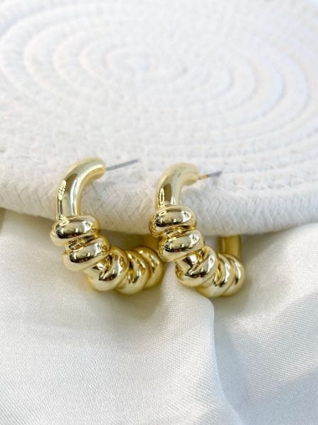 Brinco Meia argola folheado a ouro 18k