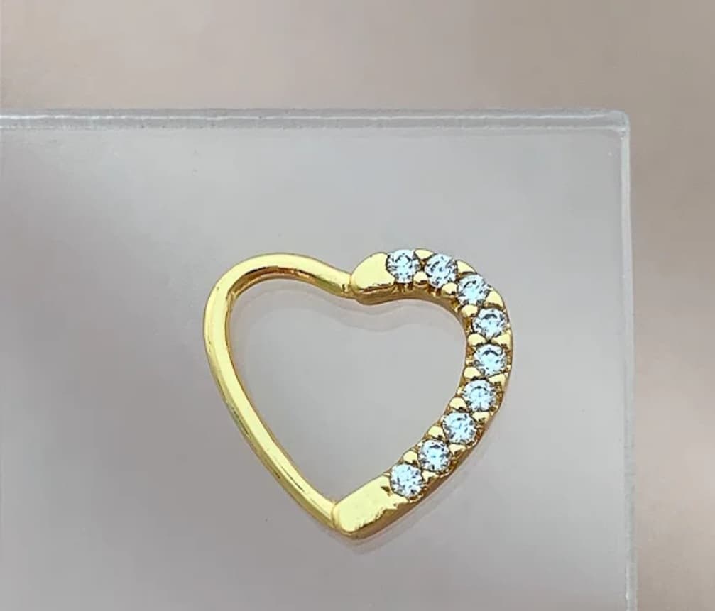 PIERCING CARTILAGEM/ DAITH CORAÇÃO 1685526