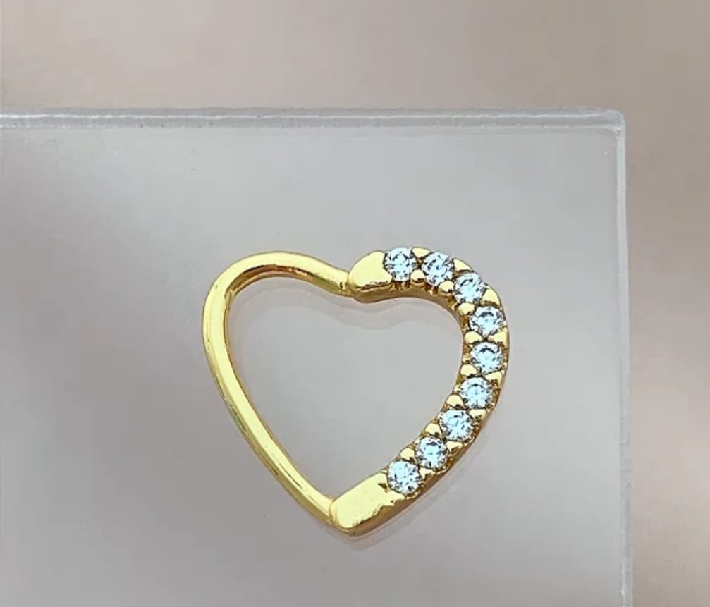 PIERCING CARTILAGEM/ DAITH CORAÇÃO 1685526